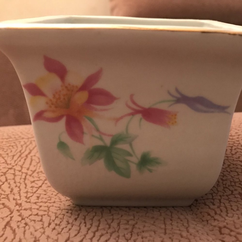 Ceramic vase 3.5 " tall